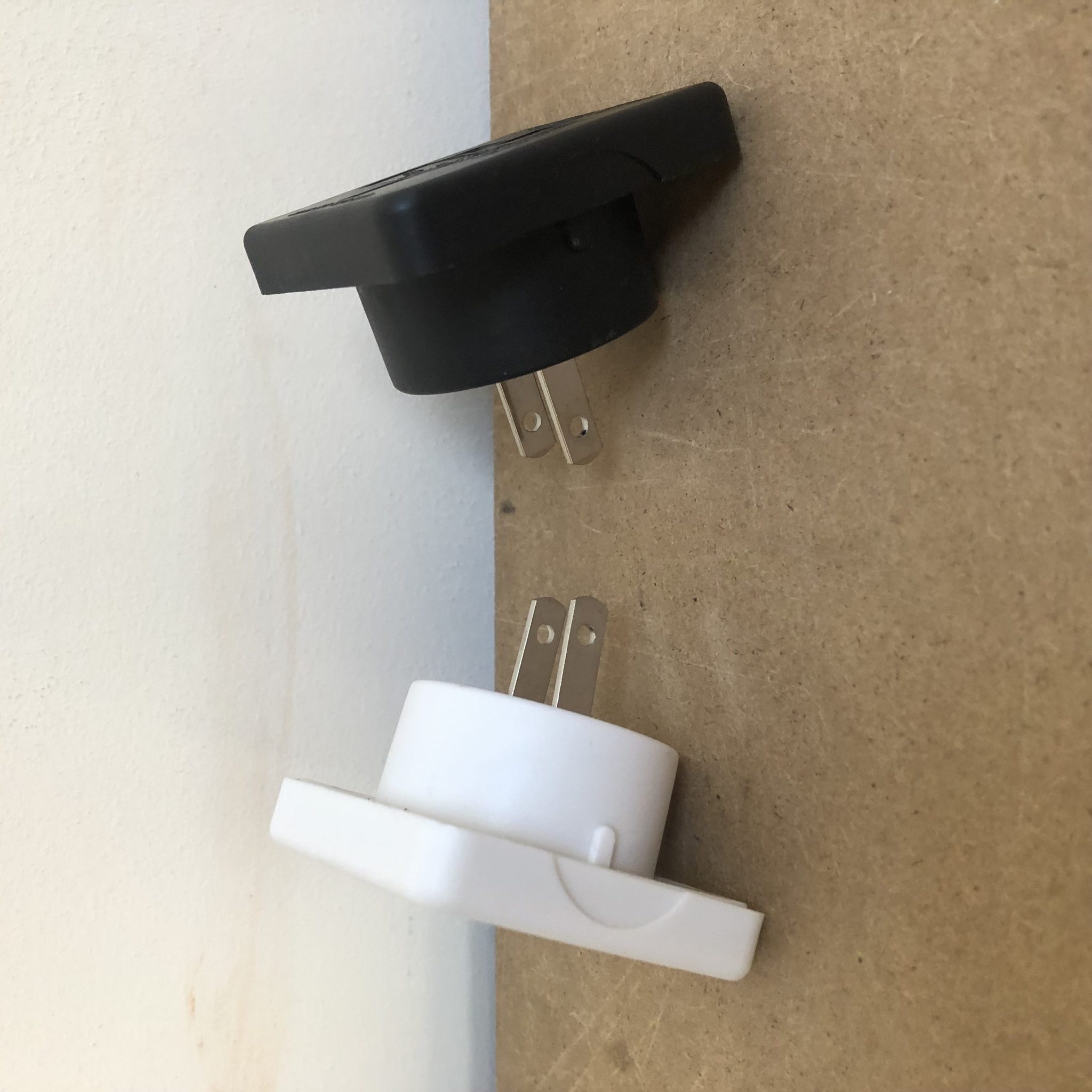 UK to USA Travel Adapter - Image 2